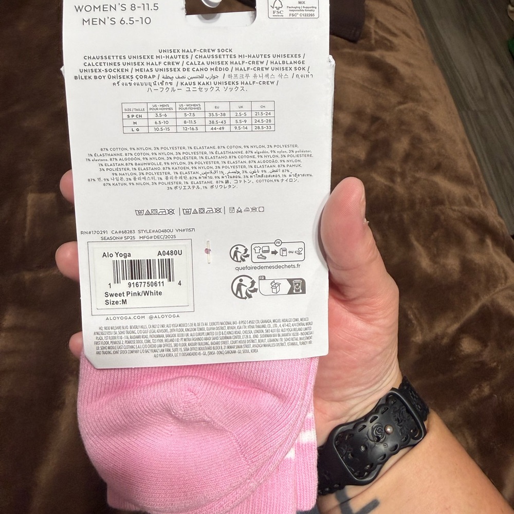 2 pairs of NWT ALO Yoga Pink & Light Blue Unisex Casual Socks - Picture 6 of 9